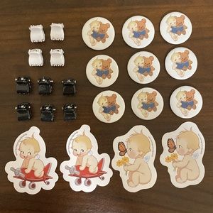Brandy Melville 9 Pins and 10 Clips 4 Stickers